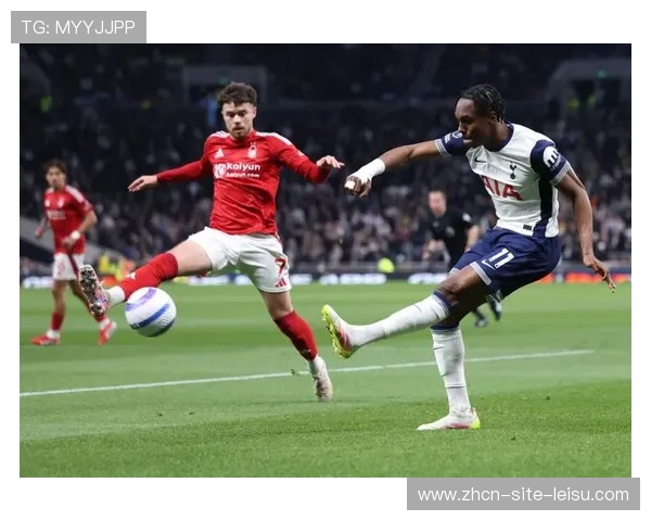 英超热刺3-0诺丁汉森林，西蒙斯传射建功